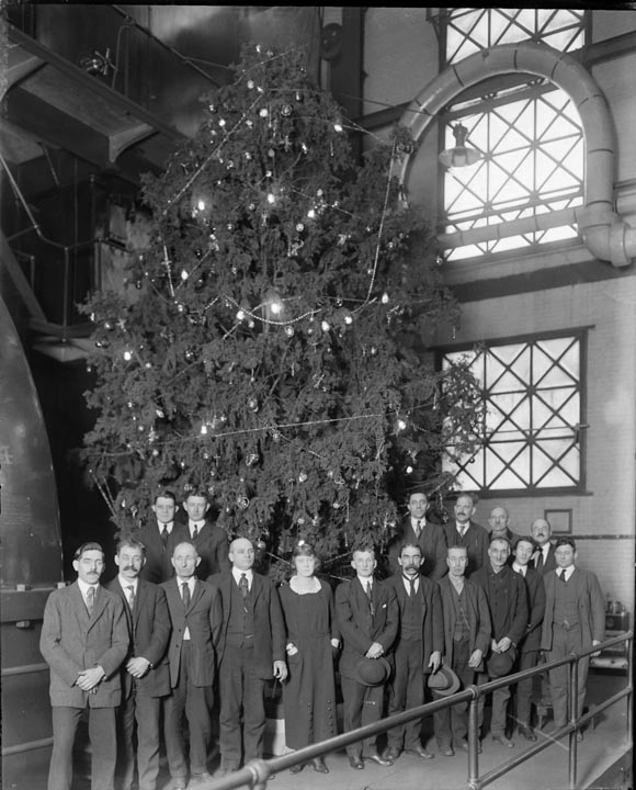 Pratt Street, Christmas Tree, United Railway Company, interior power plant, January 1912, MdHS, MC 6907.
