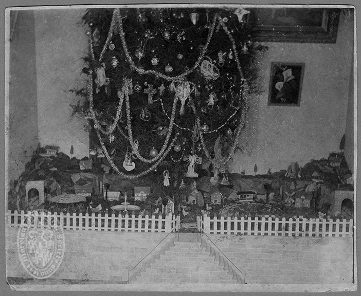 Christmas garden made by Van Buren Davis. Photo: Van Buren Davis (most likely), not dated. PP24-41, MdHS.