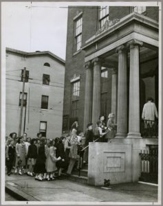 A student group enters the Maryland Historical Society in 1950.