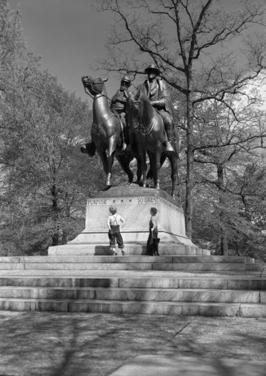 Lee-Jackson Monument Wyman Park, Baltimore, photograph by A. Aubrey Bodine (1906-1970), 1948. Maryland Center for History and Culture, H. Furlong Baldwin Library, Baltimore City Life Museum Collection, A Aubrey Bodine Collection, B179-1